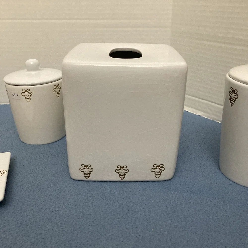 VTG Mary Kay Golden Bumble Bee Embossed White Bathroom Accessory Set of‎ 4 Items